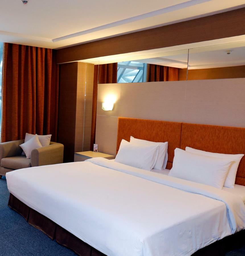 Miracle Transit Hotel Bang Phli Екстер'єр фото